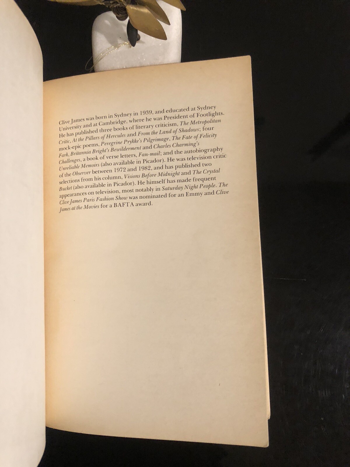Clive James (1939-2019) Glued To The Box Picador 1983 First Edition S/C V/G
