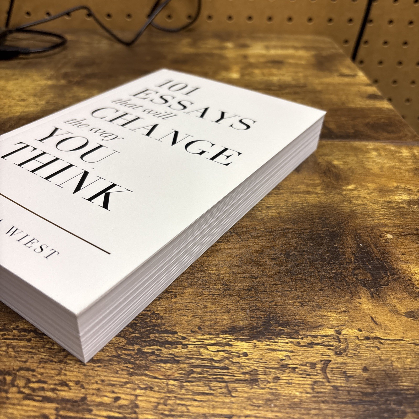 101 Essays That Will Change the Way You Think by Brianna Wiest (2016, Trade…