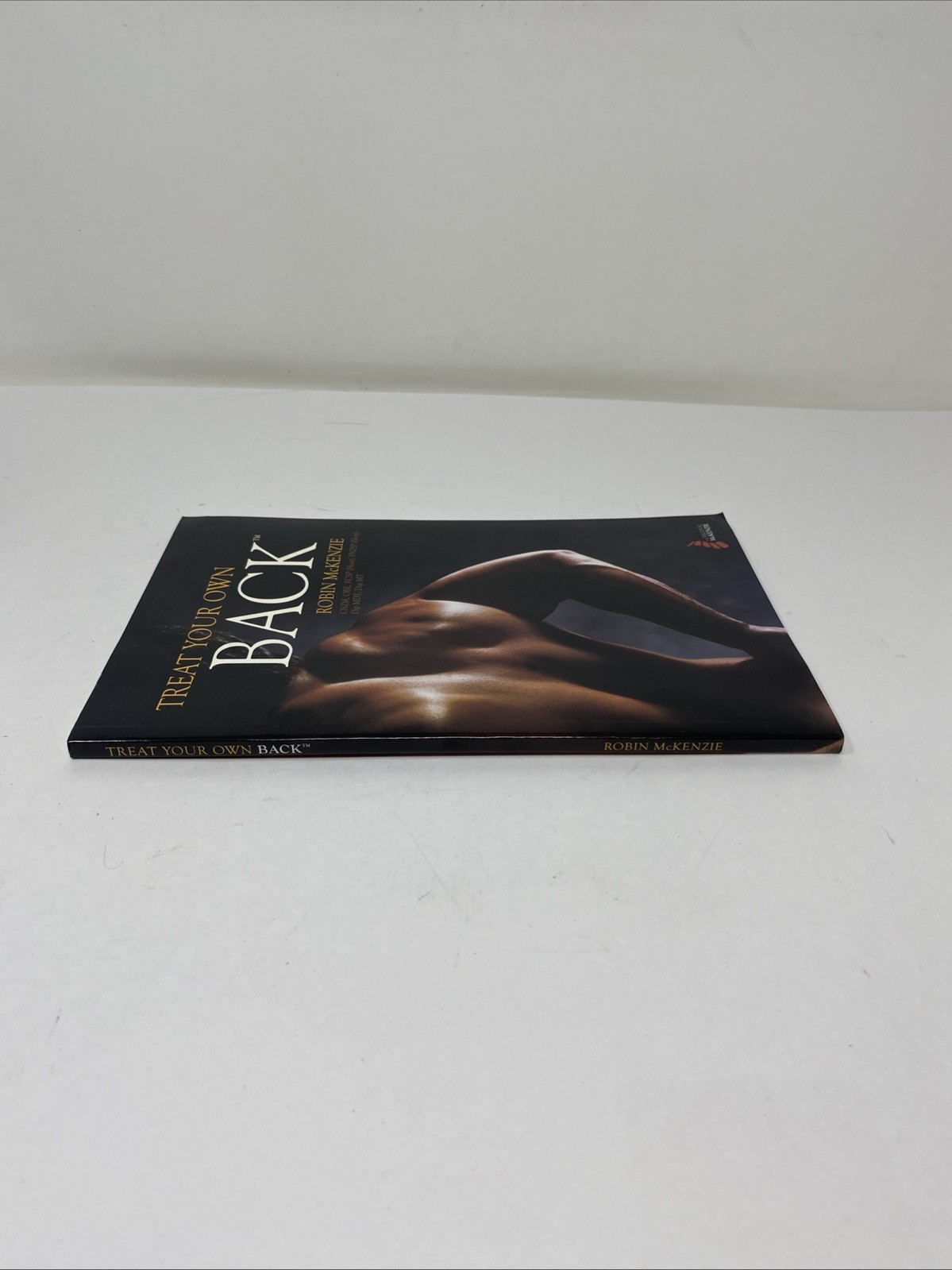 Treat Your Own Back by Robin McKenzie (Trade Paperback)