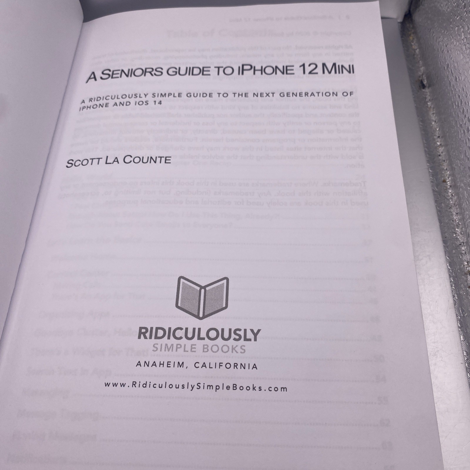 A Seniors Guide to iPhone 12 Mini: A Rid- 1610422627, paperback, Scott La Counte
