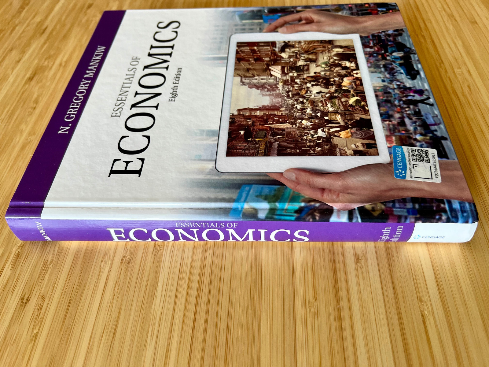 Essentials of Economics – Hardcover, by Mankiw N. Gregory – Very Good