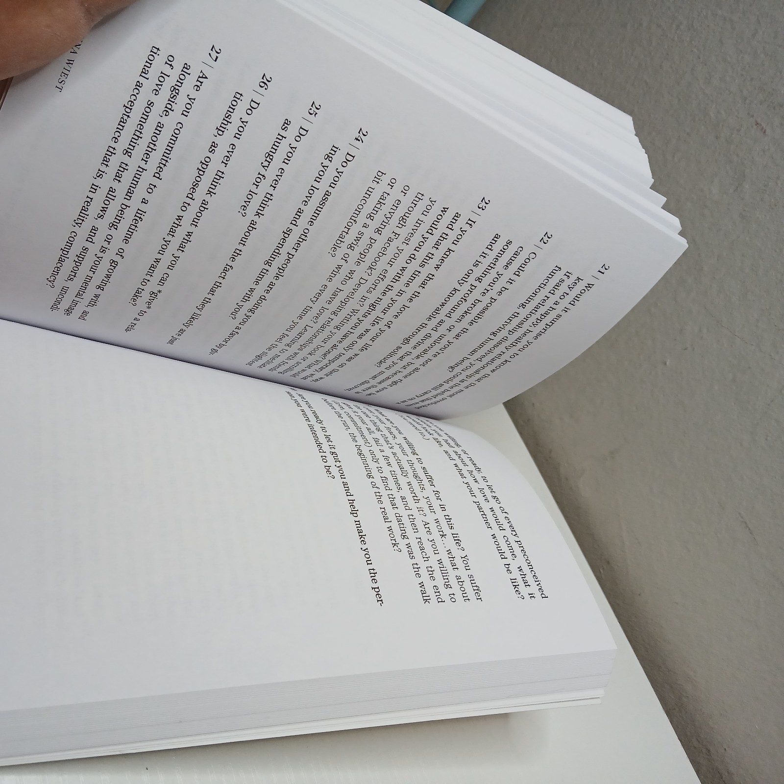 101 Essays That Will Change The Way You Think | Like New | Fast Shipping