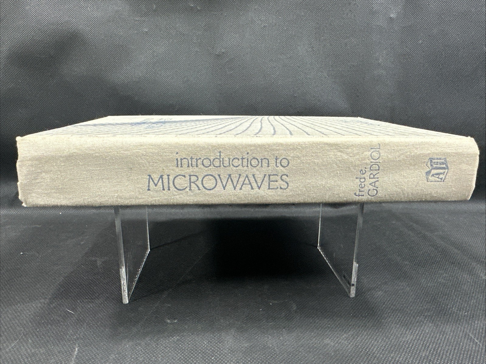 An Introduction to Microwaves By Fred E. Gardiol – Hardcover 1984
